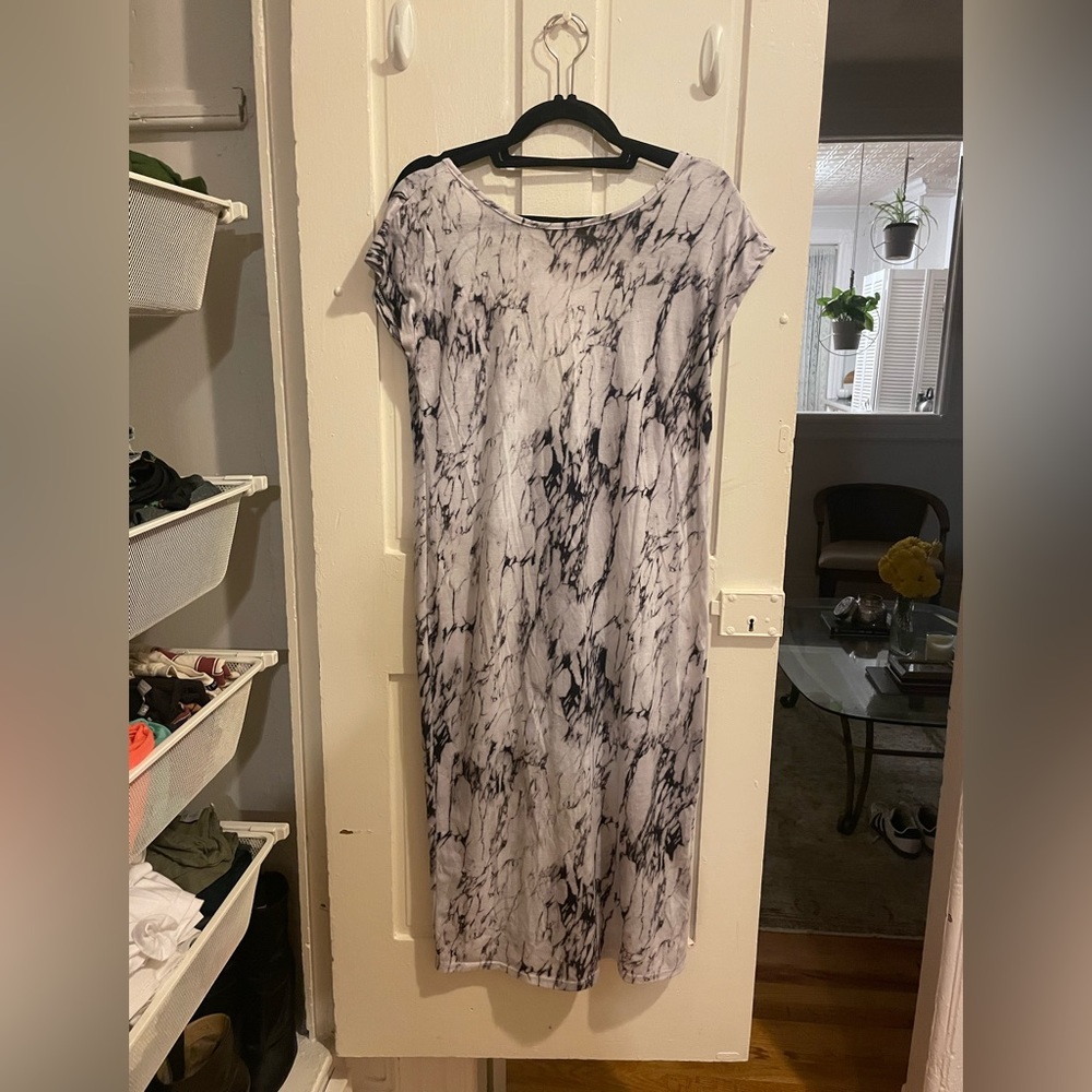 Marble maxi dress with low back and slit